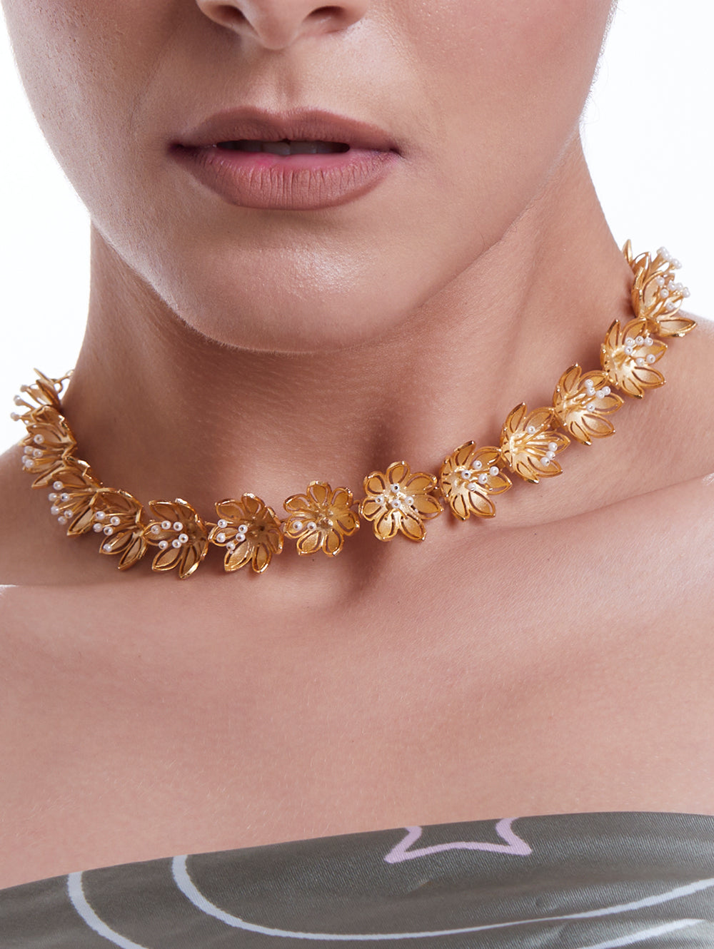 Pearly Golden Flower Necklace