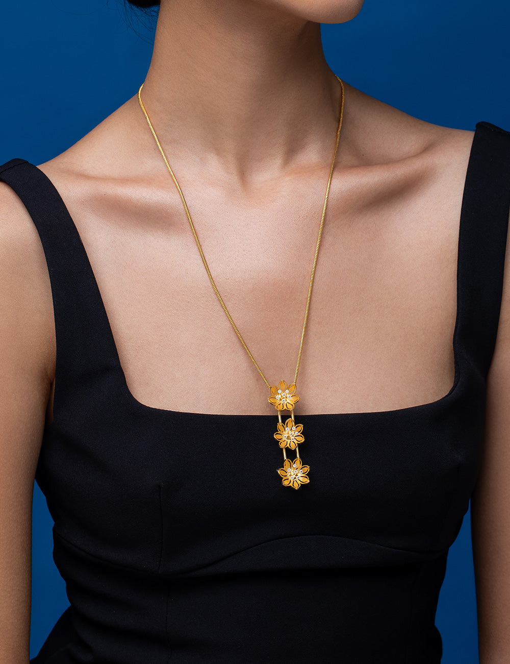 Pearly Golden Flower Triple Pendant Necklace