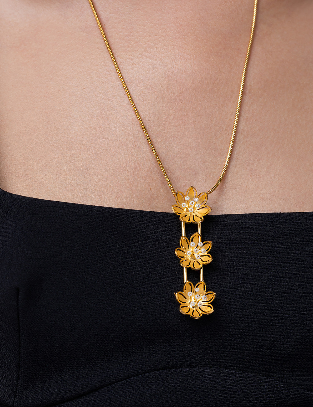 Pearly Golden Flower Triple Pendant Necklace