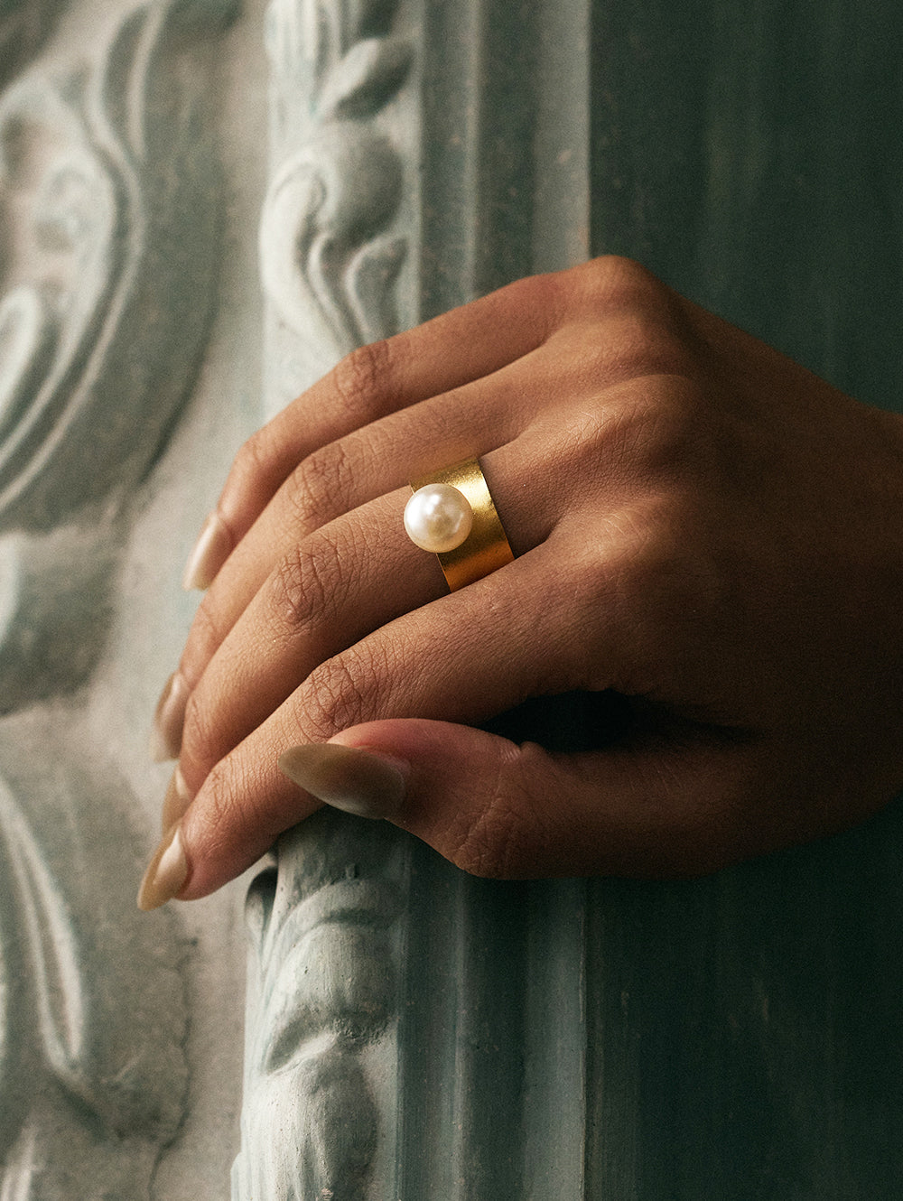 Reeva Pearly Gold Band Ring