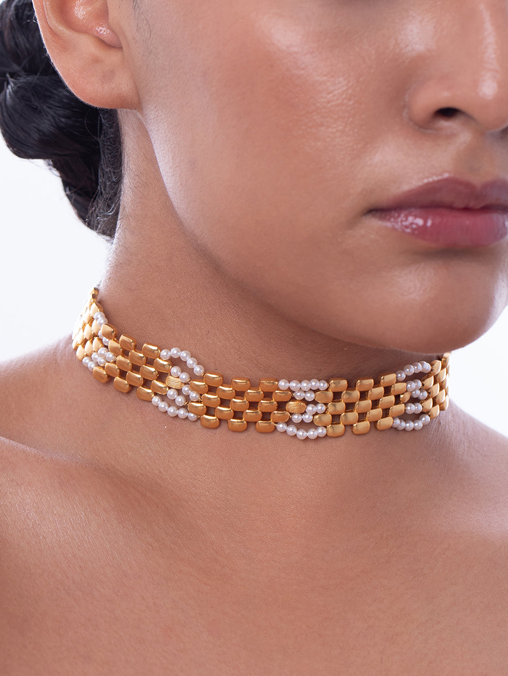 Pearly Golden Cutout Choker